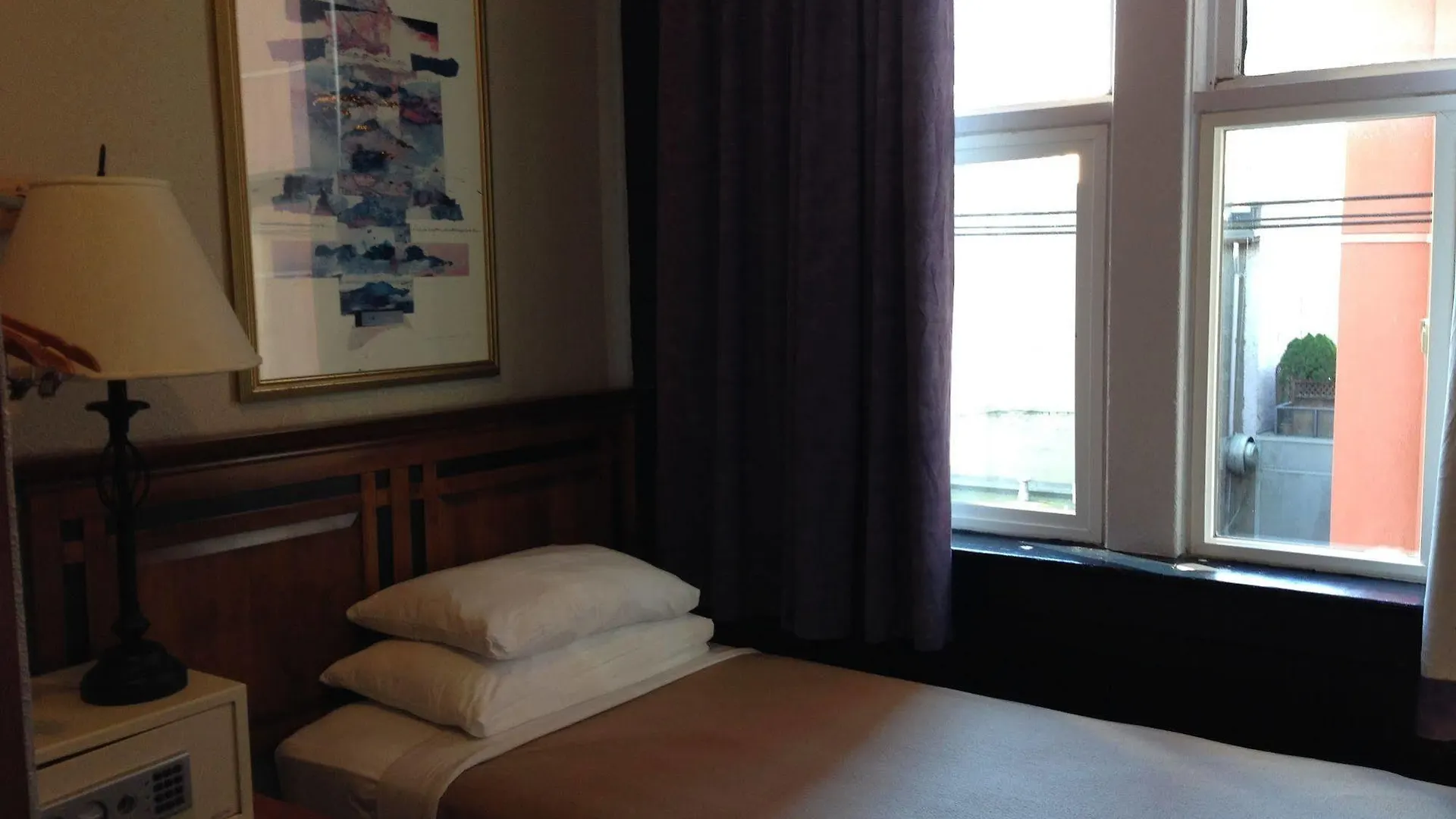 Hotel Ambassador Vancouver 0*,